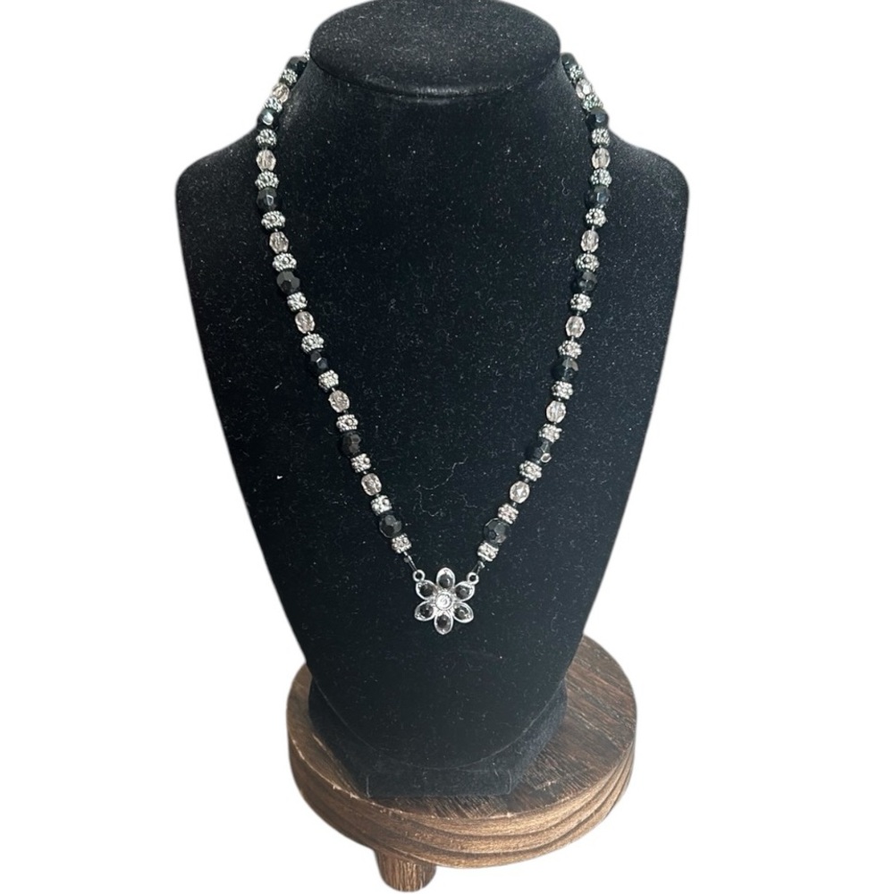 Gegrge Faceted Black White Beaded Necklace Antique Silver Tibetan Spacers EUC